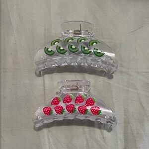🩷 10/$10 - Strawberry and Kiwi Hair Clip Bundle